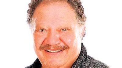 تكريم يحيى الفخراني بمهرجان نقابة المهن التمثيلية ويهديه لـ حمدي غيث