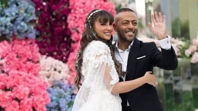 تامر عاشور يحتفل بعيد زواجه: مفيش أجمل من صحبتك وعشرتك