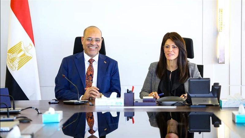 وزيرة التخطيط ووزير