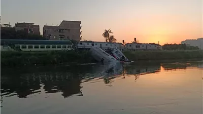 الضفادع البشرية تنتشل جثمان أول ضحايا حادث قطار المنيا 