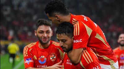 الأهلي يهزم سيراميكا بثنائية ويتأهل لمواجهة الزمالك في نهائي السوبر المصري