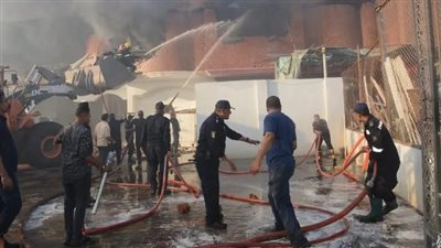 ماس كهربائي وراء اشتعال النيران في مصنع بلاستيك بـ الغربية