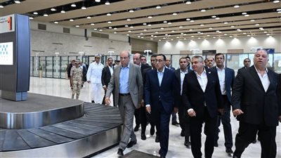 رئيس الوزراء ووزير الطيران يبحثان تطوير مطاري « برج العرب والعلمين »