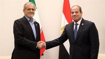 السيسي يستعرض مساعي التهدئة في غزة ولبنان خلال لقائه مع الرئيس الإيراني