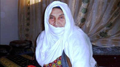 بعد تكريم الرئيس السيسي.. تعرف على بطولات «الحاجة فرحانة» بسيناء