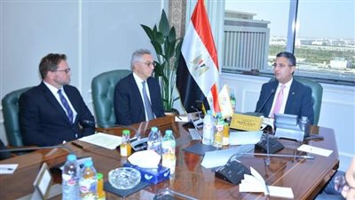 وزير التموين يبحث خطط توطين صناعة الصوامع بمصر