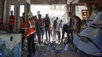 الاحتلال يستهدف مدرسة «أسماء» في مخيم الشاطئ ويوقع قتلى وجرحى