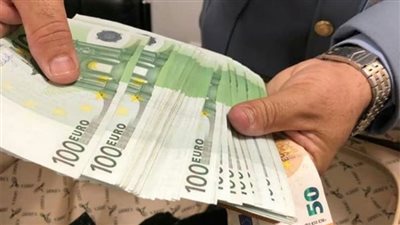 كواليس ضبط شخصين بتهمة تهريب الأموال بمطار برج العرب 