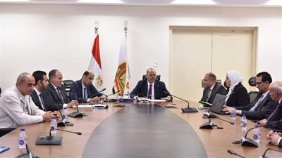 وزير العمل يلتقى مُمثلي شركات إلحاق عِمالة موسم حج 2025.. الشروط والأوراق