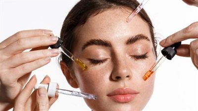 إليكِ أفضل أنواع السيروم لترطيب البشرة