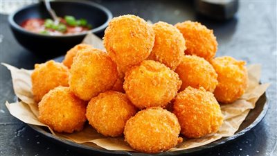 باللحمة والجبن.. وصفات عديدة لعمل كرات البطاطس