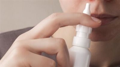 بخاخ الأنف: فوائد مذهلة وأضرار يجب الانتباه لها