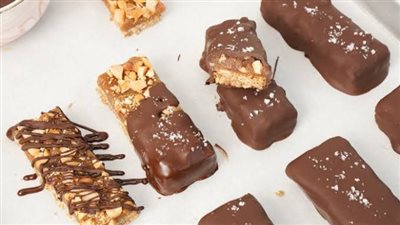 طريقة عمل سنيكرز صحي ولذيذ بمكونات طبيعية