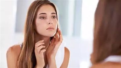 دليلك للتخلص من الكلف: أسباب التعرض له وكيفية الوقاية والعلاج