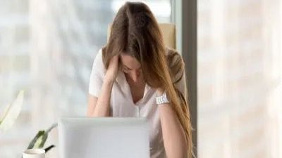 التأثير الخفي للكلمات: كيف يدمر الحديث السلبي والانتقاد المستمر صحتك النفسية؟