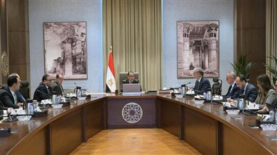 رئيس الوزراء يؤكد توفير مختلف السلع الأساسية لتلبية احتياجات المواطنين 