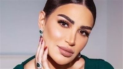 سارة نخلة ترفع علم سوريا بمهرجان القاهرة السينمائي