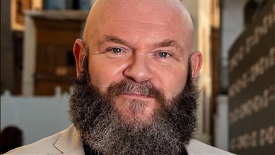 داركو بيريك نجم «لا كاسا دي بابيل» في عرض «إقليم» بمهرجان القاهرة