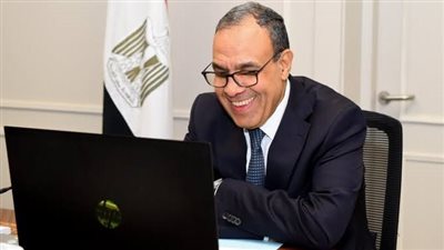 وزير الخارجية يجتمع مع رئيس المنتدى الاقتصادي لتعزيز التعاون الاقتصادي