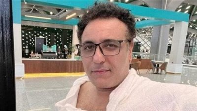 حماقي ورامي جمال يقدمان العزاء في الملحن محمد رحيم