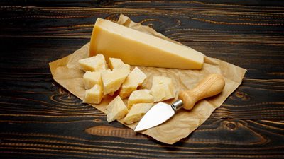 احذروا الجبن الرومي.. خبيرة تغذية تكشف الفئة الأكثر تضرراً