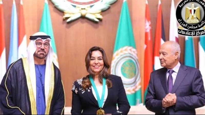 تكريم الدكتورة منال
