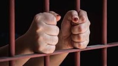 أمن القاهرة يضبط فتاة بتهمة الاستعراض بدراجة نارية بدون لوحات