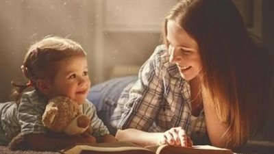 سر العلاقة القوية: أهمية التواصل العاطفي بين الأم وطفلها