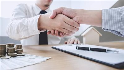 ما حكم الوسيط في معاملات بيع العقارات والأراضي؟.. عالم أزهري يوضح