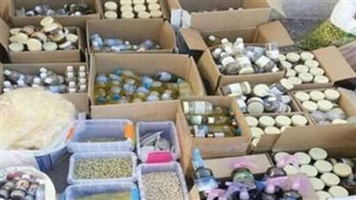 بدون ترخيص.. الأمن يداهم مصنع لإنتاج مستحضرات التجميل بالقاهرة 