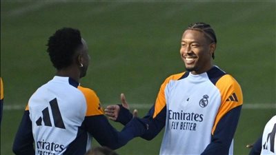 بعد غياب عام.. ريال مدريد يتلقي خبرًا سارًا بعودة مدافعه