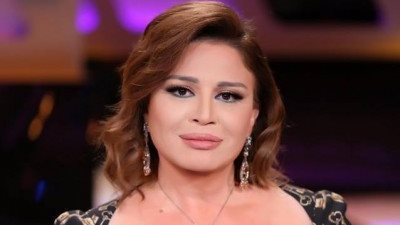 إلهام شاهين تهنئ منى زكي بعد تكريمها بمهرجان البحر الأحمر: شرفتي الفن  