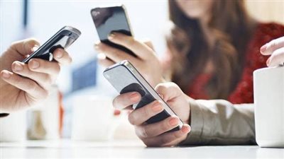 هوس السوشيال ميديا وحب الظهور.. تهديد خطير للمراهقين والشباب كيف نواجهه؟