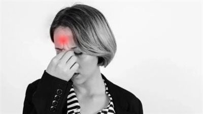 اكتشف العلاقة الخفية بين جفاف العين والصداع المستمر