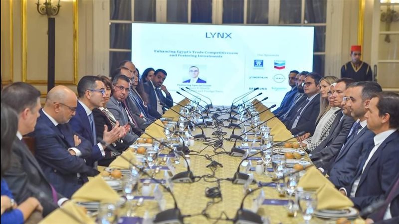 اجتماع وزير الاستثمار