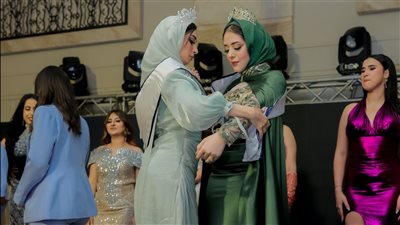 لحظة تتويج ملكة جمال البحر المتوسط والملكات المحجبات.. صور