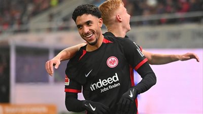 ليون يتفوق على فرانكفورت بنتيجة 3-2 في مباراة مثيرة وحافلة بالأهداف