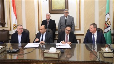 توقيع مذكرة تفاهم بين جامعة القاهرة وأكسفورد لتحسين خدمات علاج الأورام