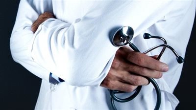 الإفتاء توضح الحكم الشرعي في خطأ الطبيب أثناء علاج المريض؟