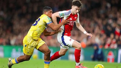آرسنال يتخطى كريستال بالاس بثلاثية مثيرة ويتأهل لنصف نهائي كأس الرابطة
