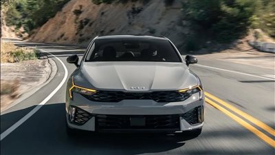 كل ما تحتاج معرفته عن كيا K5 هايبرد 2025: مواصفات وتصميم مذهل