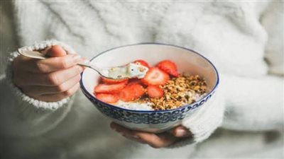 اكتشف الفوائد.. كيف يؤثر تناول الزبادي بالشوفان فى الفطور على جسمك؟