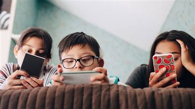  نصائح هامة للتعامل مع الأطفال المصابين بفرط الحركة وتأثير الهواتف المحمولة