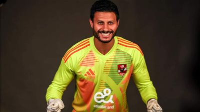 شوبير يعلن تجديد عقد محمد الشناوى مع الأهلي لموسمين قادمين رسميا