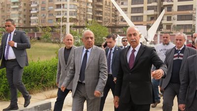 الكهرباء تستعرض الخطط المستقبلية للطاقات المتجددة حتى عام 2030