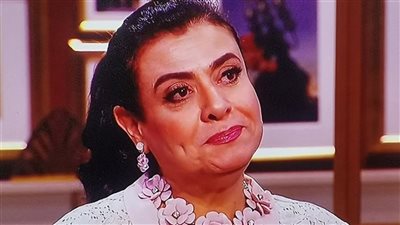 بكاء شديد وانهيار نشوى مصطفى قبل تشييع جنازة زوجها بالتجمع 