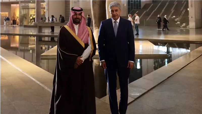 وزير السياحة ووزير