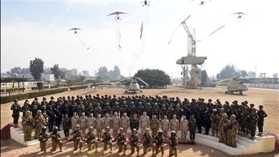 رئيس أركان حرب القوات المسلحة للمظلات يتفقد عددا من الأنشطة التدريبية