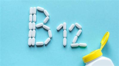 هل يمكن أن يؤدي الإفراط بتناول فيتامين B12 إلى التسمم؟.. استشاري يوضح