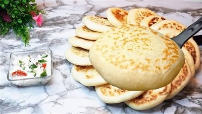 أسهل طريقة لتحضير عيش الزبادي في المنزل بخطوات بسيطة